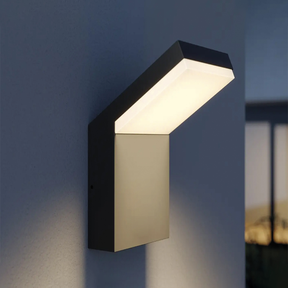 Discover lighting innovation with the TECH range!